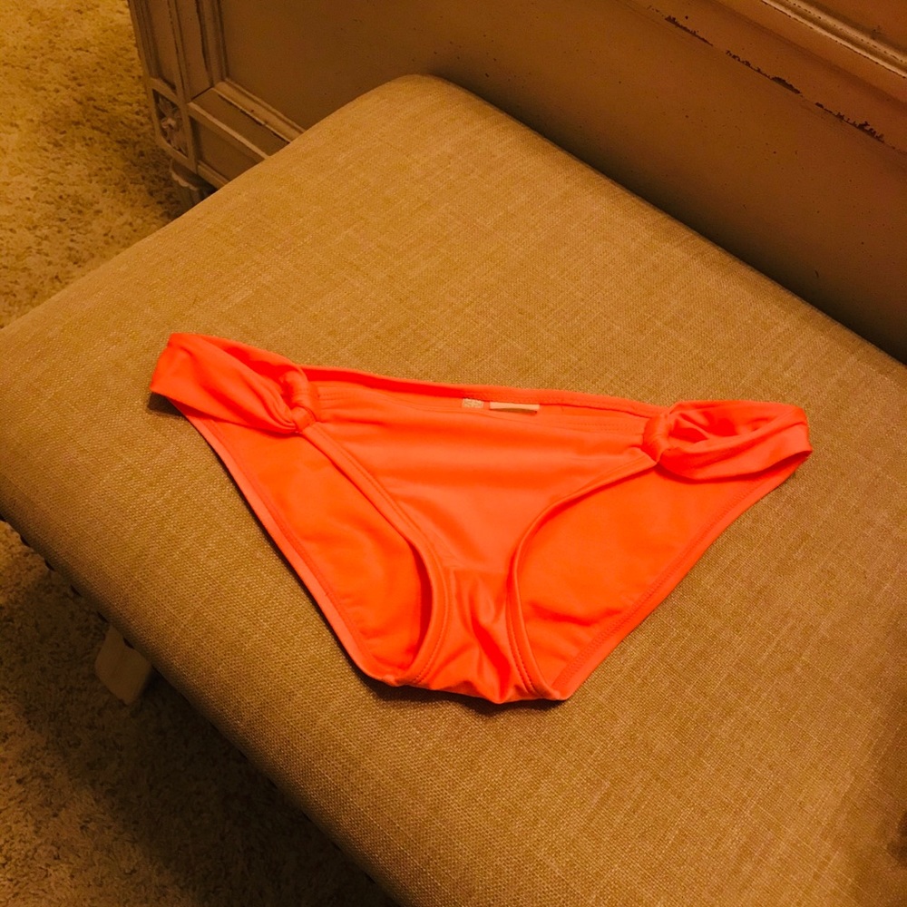Coral Gianni Bini bikini bottoms!